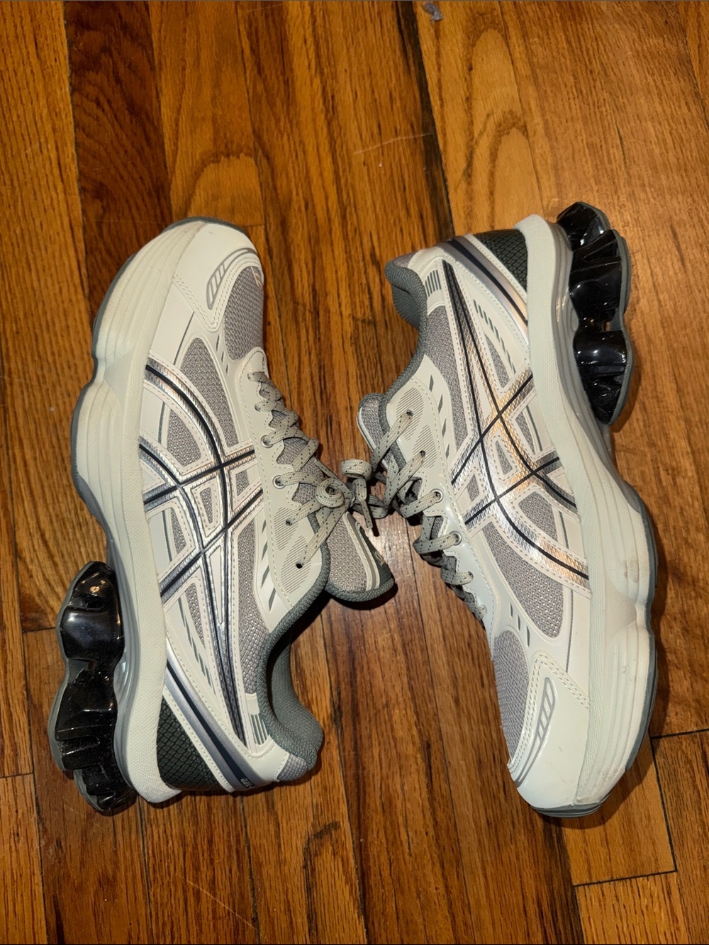 Asics Gel-Kinetic Running Sneakers, Size 9 Mens, No Box, Excellent Condition!